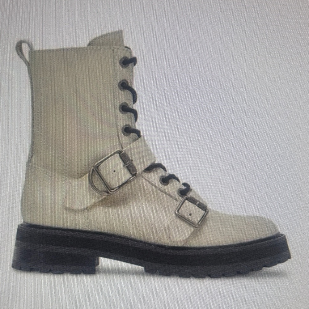 New In Box Womens Dolce Vita Robson Combat Boots. Size 7.5.